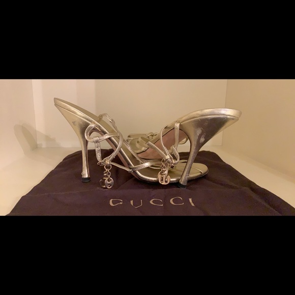 Gold Gucci strap sandals - Picture 2 of 3